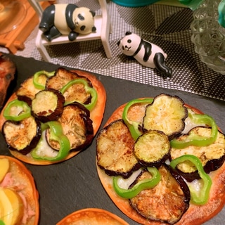 餃子の皮de茄子とピーマンのおつまみピッツァ